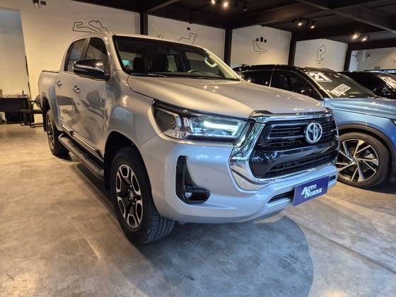 TOYOTA HILUX 2.8 D-4D TURBO DIESEL CD SRV 4X4 AUTOMÁTICO TOYOTA HILUX 2.8 D-4D TURBO DIESEL CD SRV 4X4 AUTOMÁTICO